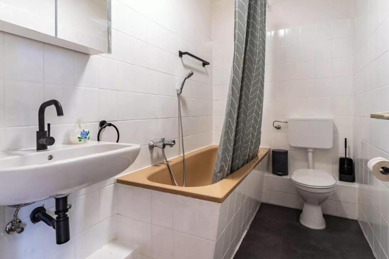 Next Home - Free Parking & Wifi - Badewanne Дуйсбург Экстерьер фото