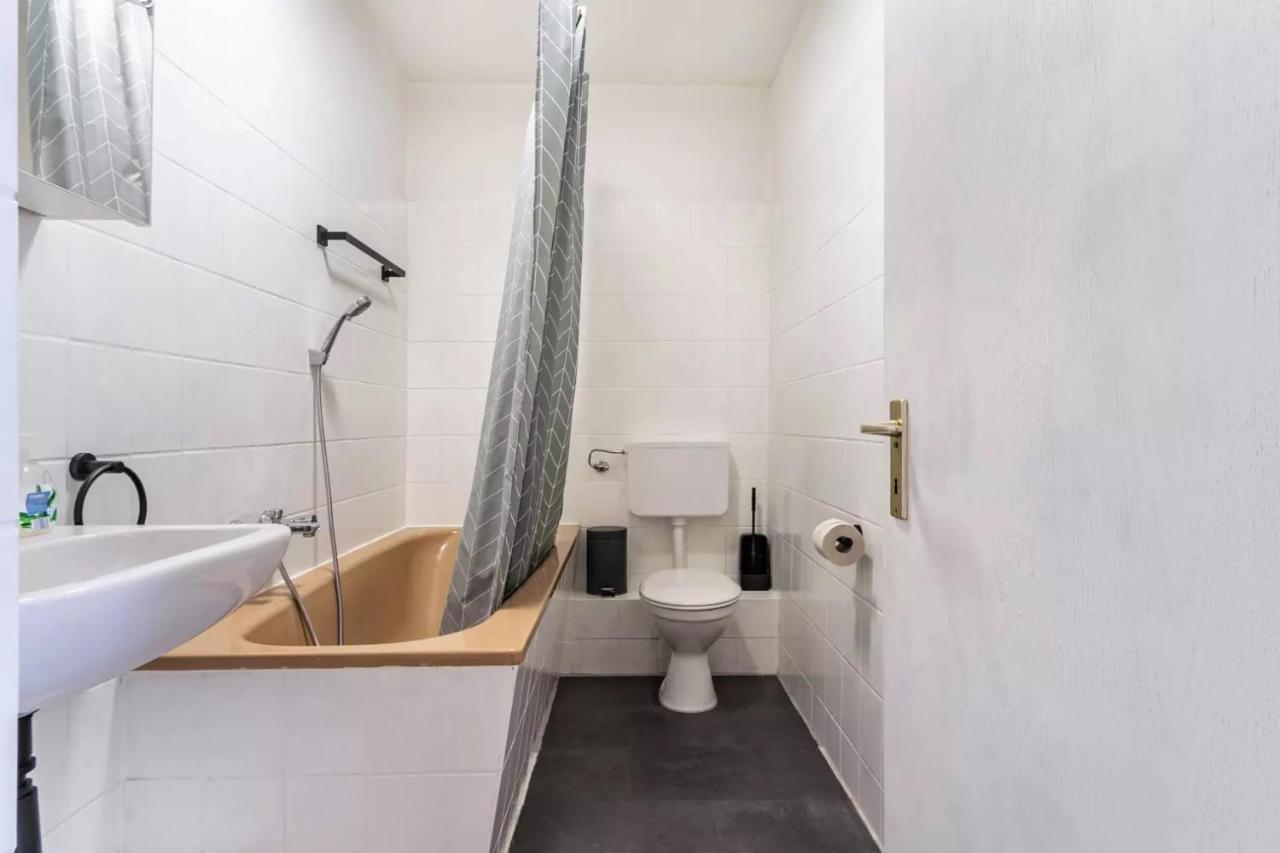 Next Home - Free Parking & Wifi - Badewanne Дуйсбург Экстерьер фото